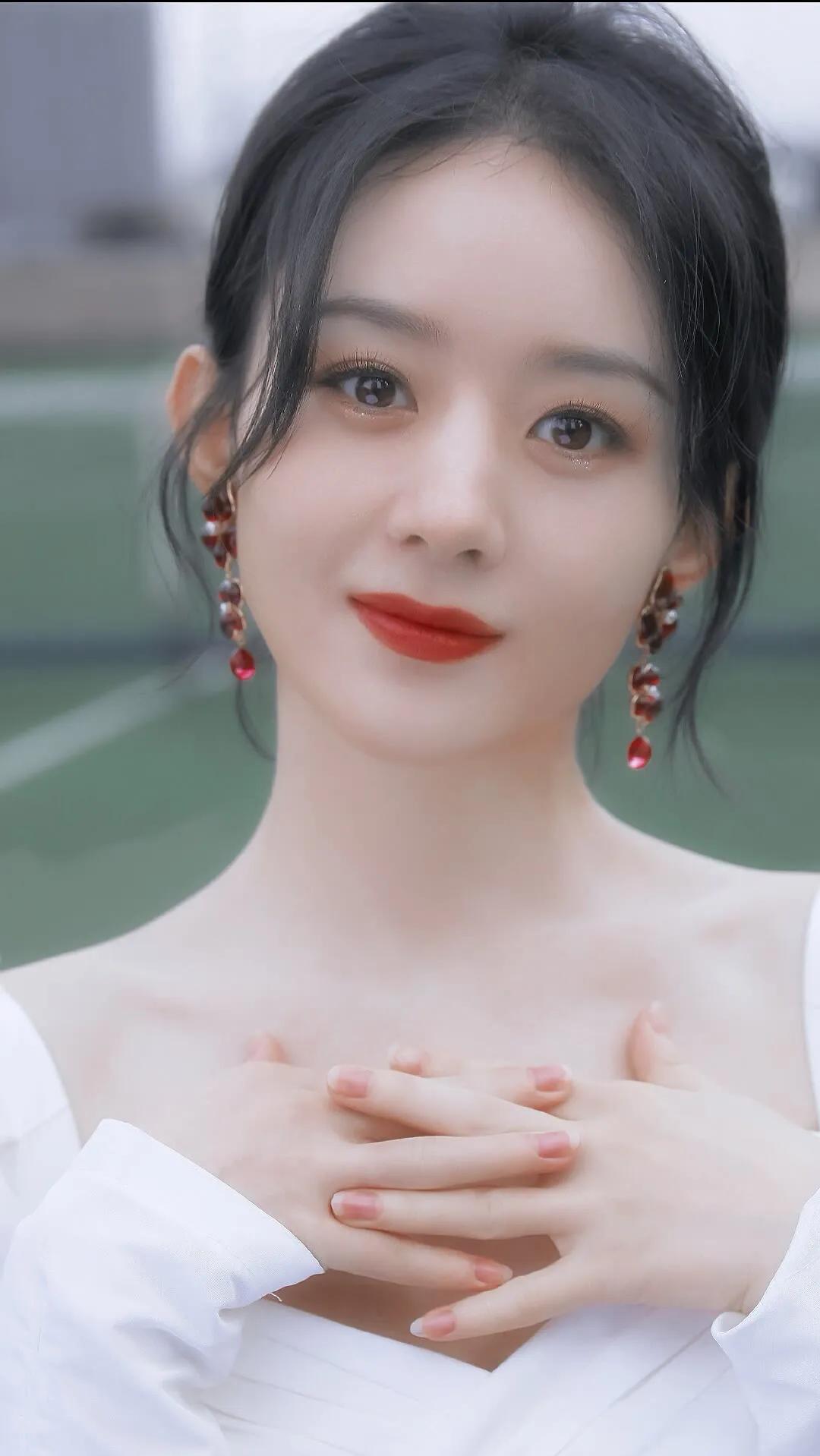 赵丽颖竖屏壁纸：颖火虫们，赵丽颖值得你一直爱吗？