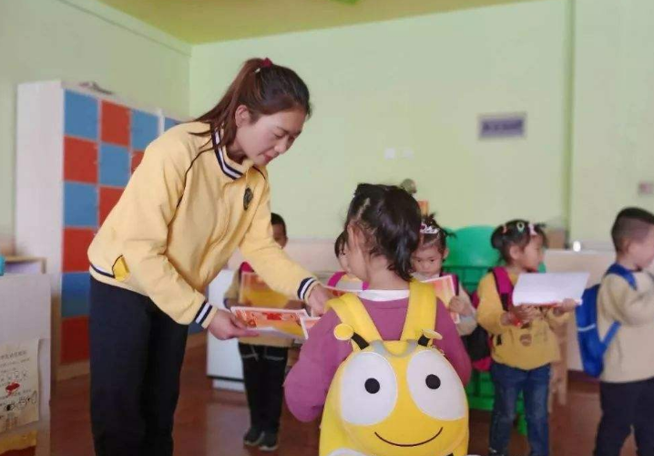 别看幼师工资低，但“隐藏福利”并不少，双休只不过其中之一