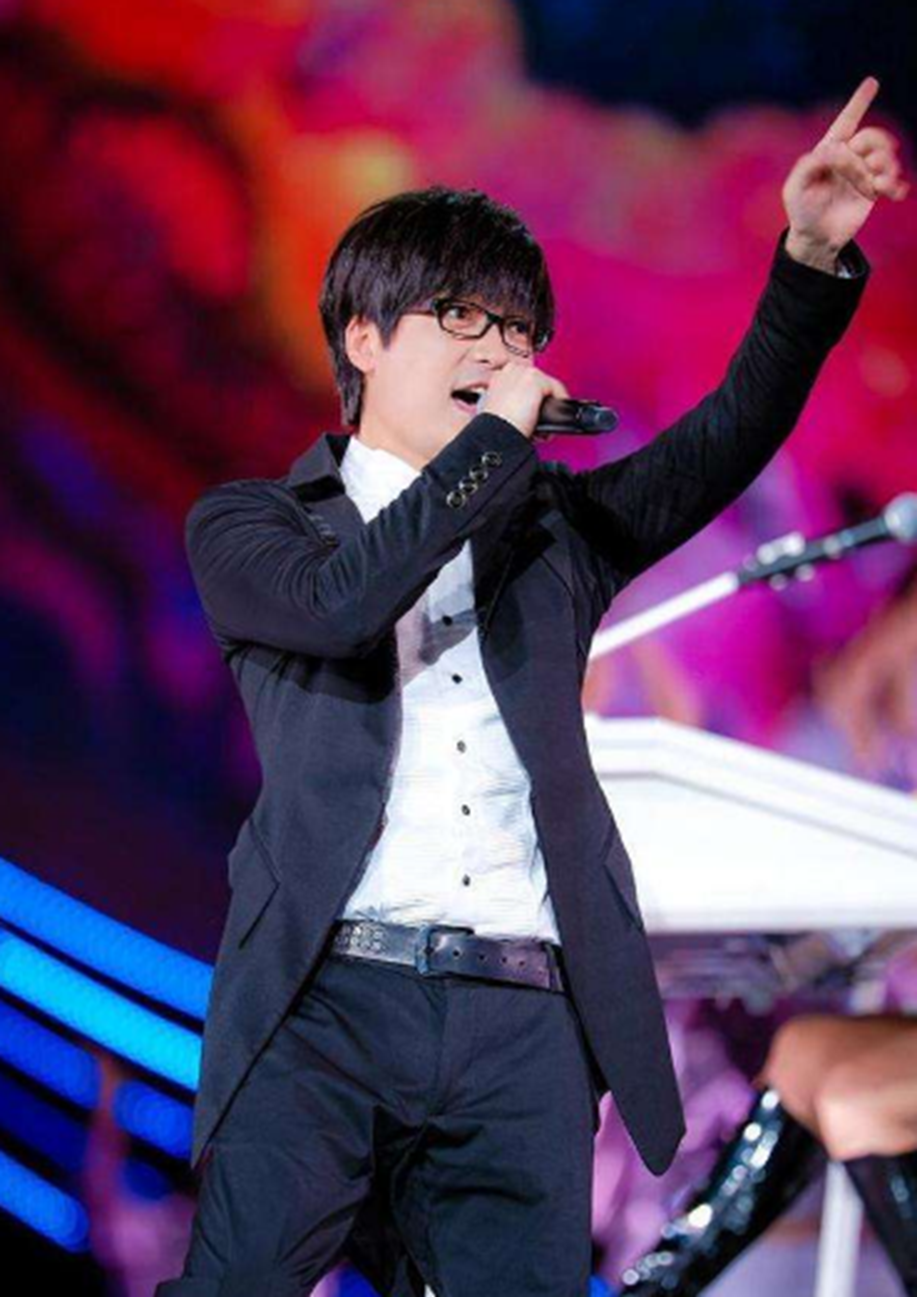 虽然王小海没有选择音乐专业但这并不影响他对音乐的喜爱,他一有空就