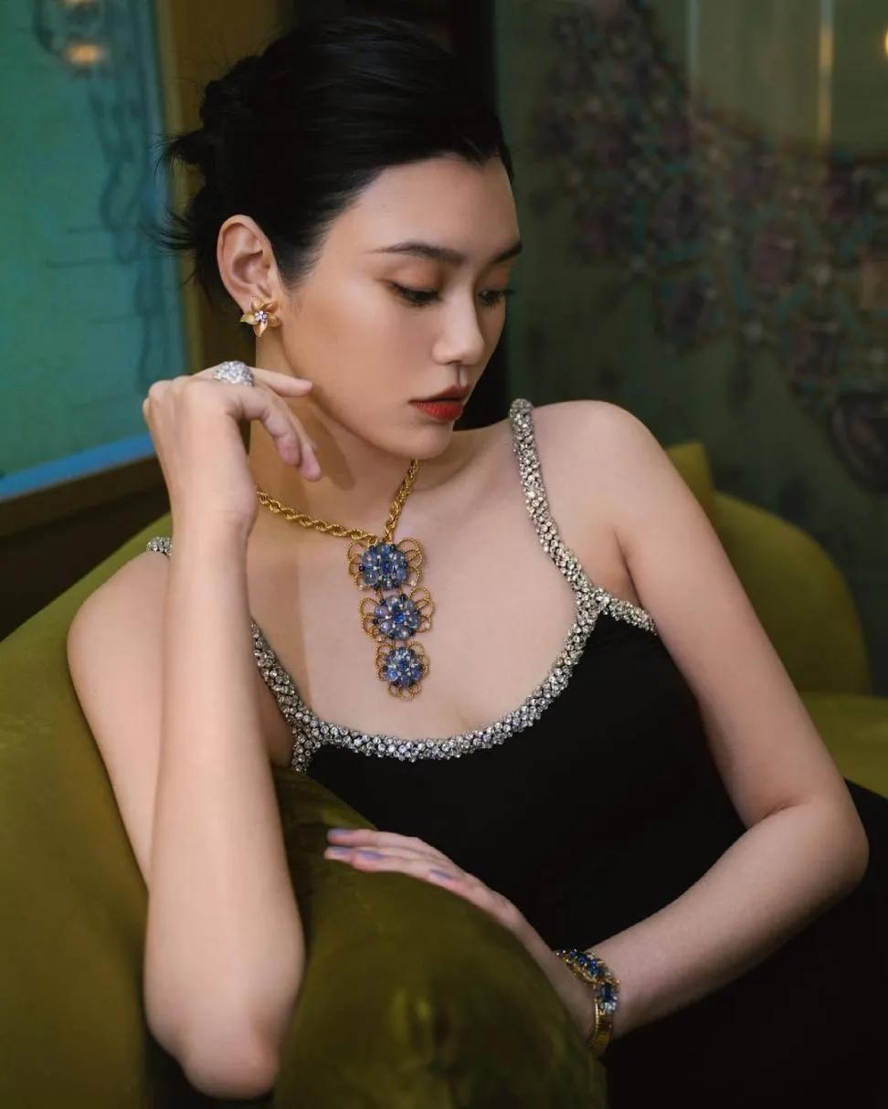 超模奚梦瑶嫁入豪门后，变得更加成熟，有魅力了