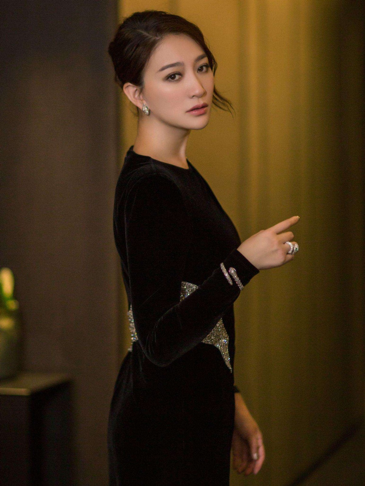 9,秦岚琼瑶剧女主角,从过去的苦情痴心女,进化到心机绿茶,跨时代的