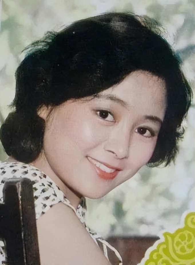 "弃夫出国",单身29年无子女,凭《庐山恋》爆红的张瑜近况如何