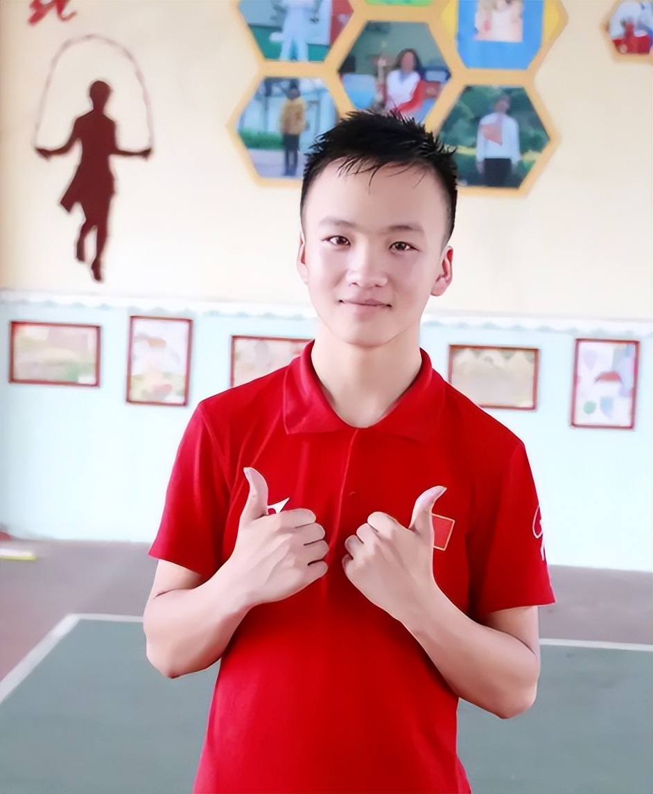 全世界跳绳比赛(15岁光速少年岑小林:30秒跳绳228次,轻松打败日本冠军