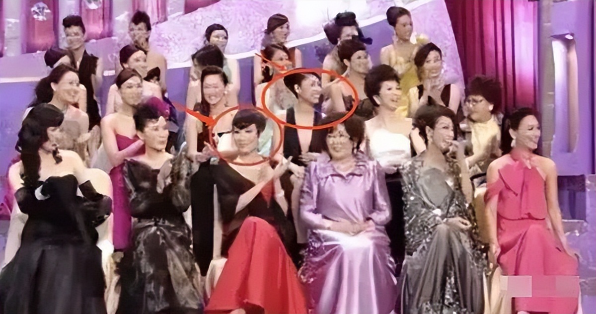 娱乐圈最精彩的戏，都在明星的微表情里，那信息量太大，我不能笑