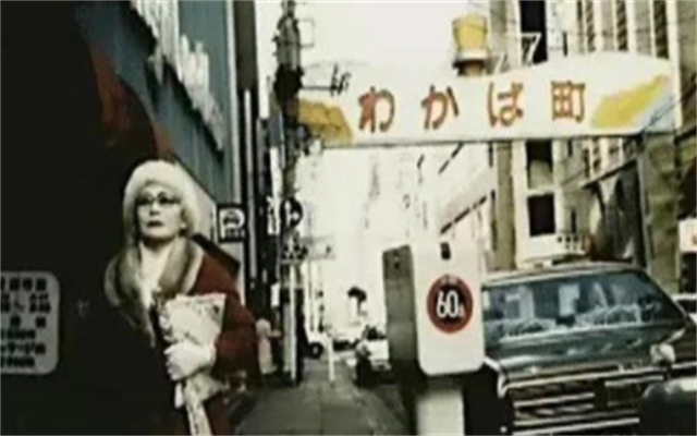 日本烟花女子74岁高龄仍站街，60年不间断拉客，却备受日本人尊重