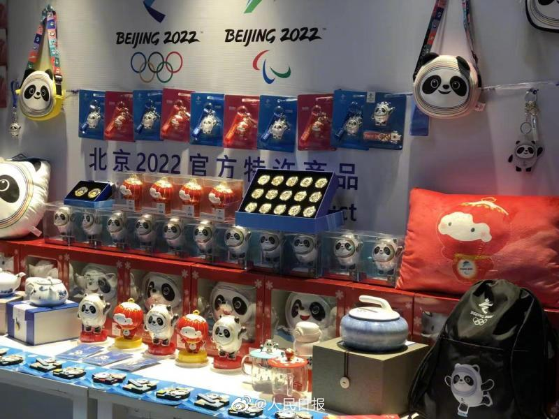 【法治热点早知道】情侣在接受防疫排查时，女友被发现是逃犯，男子脱口而出说了9个字！