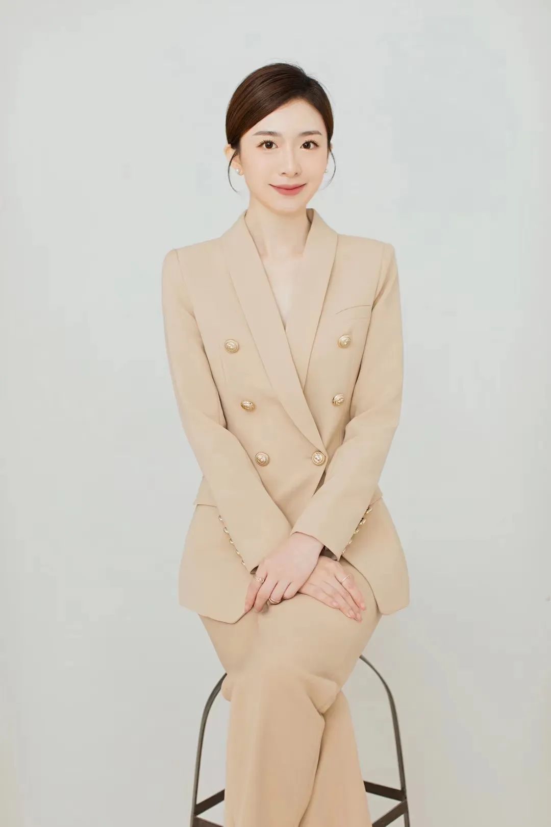 吉大毕业,25岁就主持央视春晚分会场,这位宝藏主持人,藏不住了