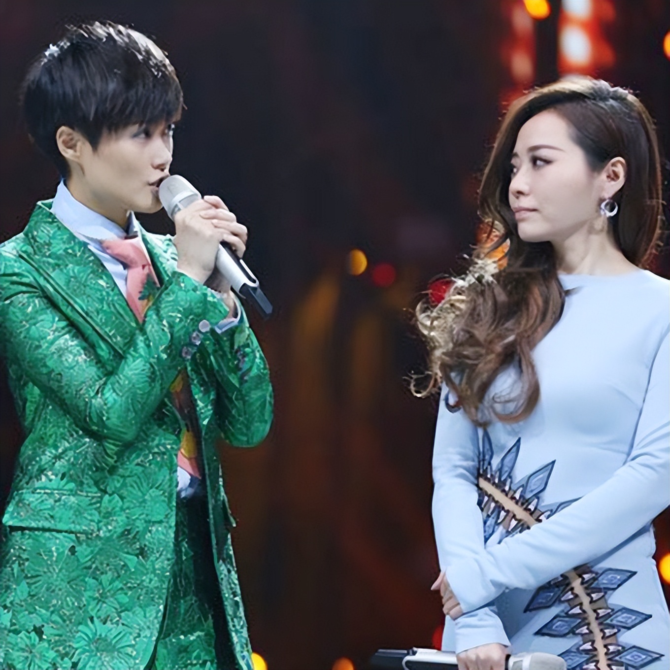 "缺爱公主"张靓颖:获任正非8000万,被冯轲骗走6亿,内涵