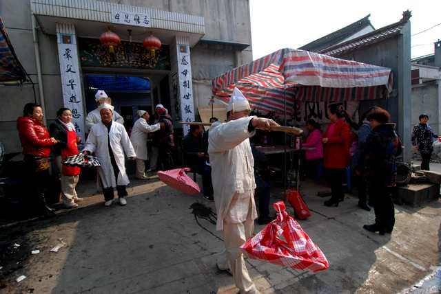 三起三落是什么生肖(蟠龙山塬三朝元老宰相党崇雅古宅街院火红的柿子树)