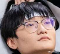 小鹏盲僧赛场秀马氏三角杀？控图gank让人头网友：他太想首发了