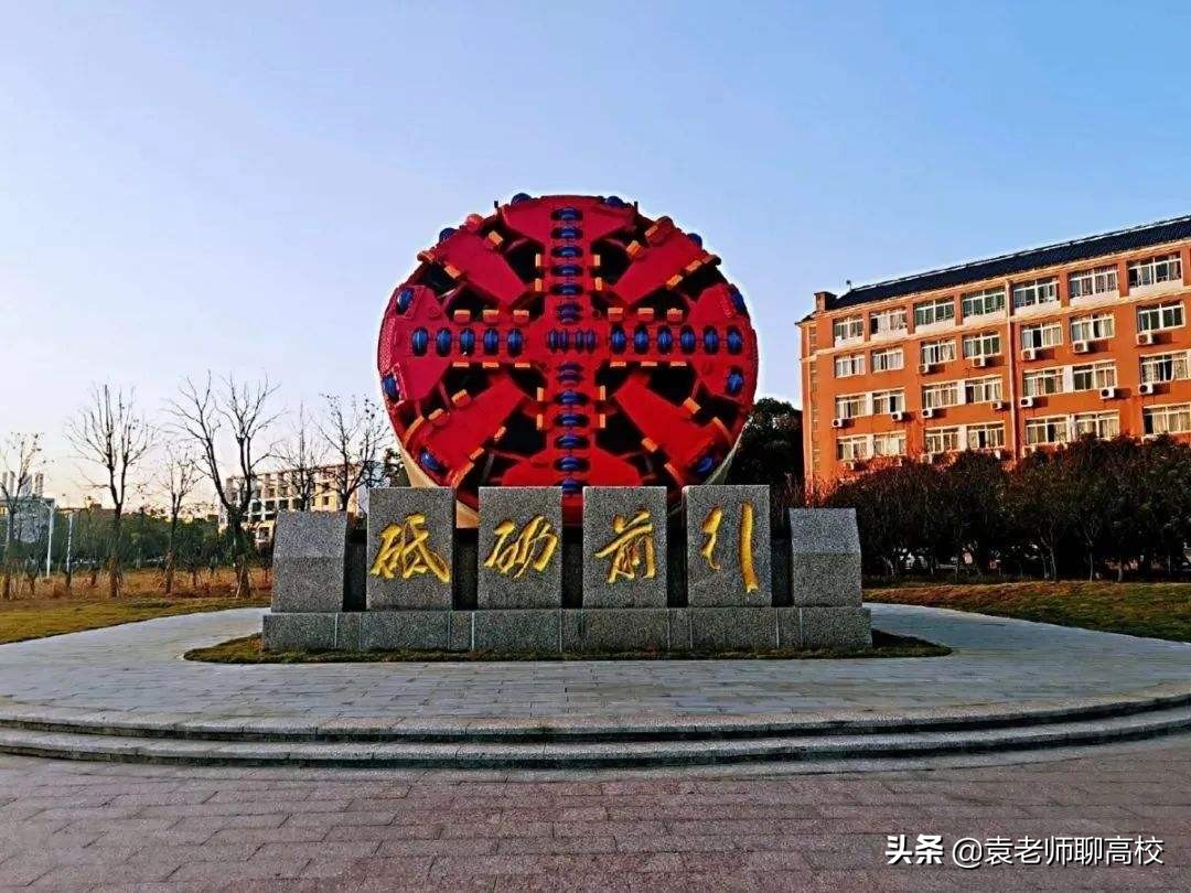 这所大学校名非常霸气，很多人以为在上海，多年来一直二本招生