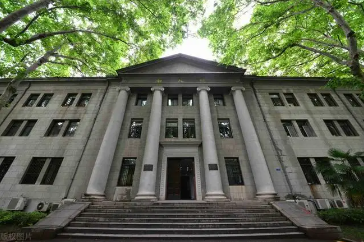 "土木工程"专业排名前13的大学,成功考上,未来端"铁饭碗"