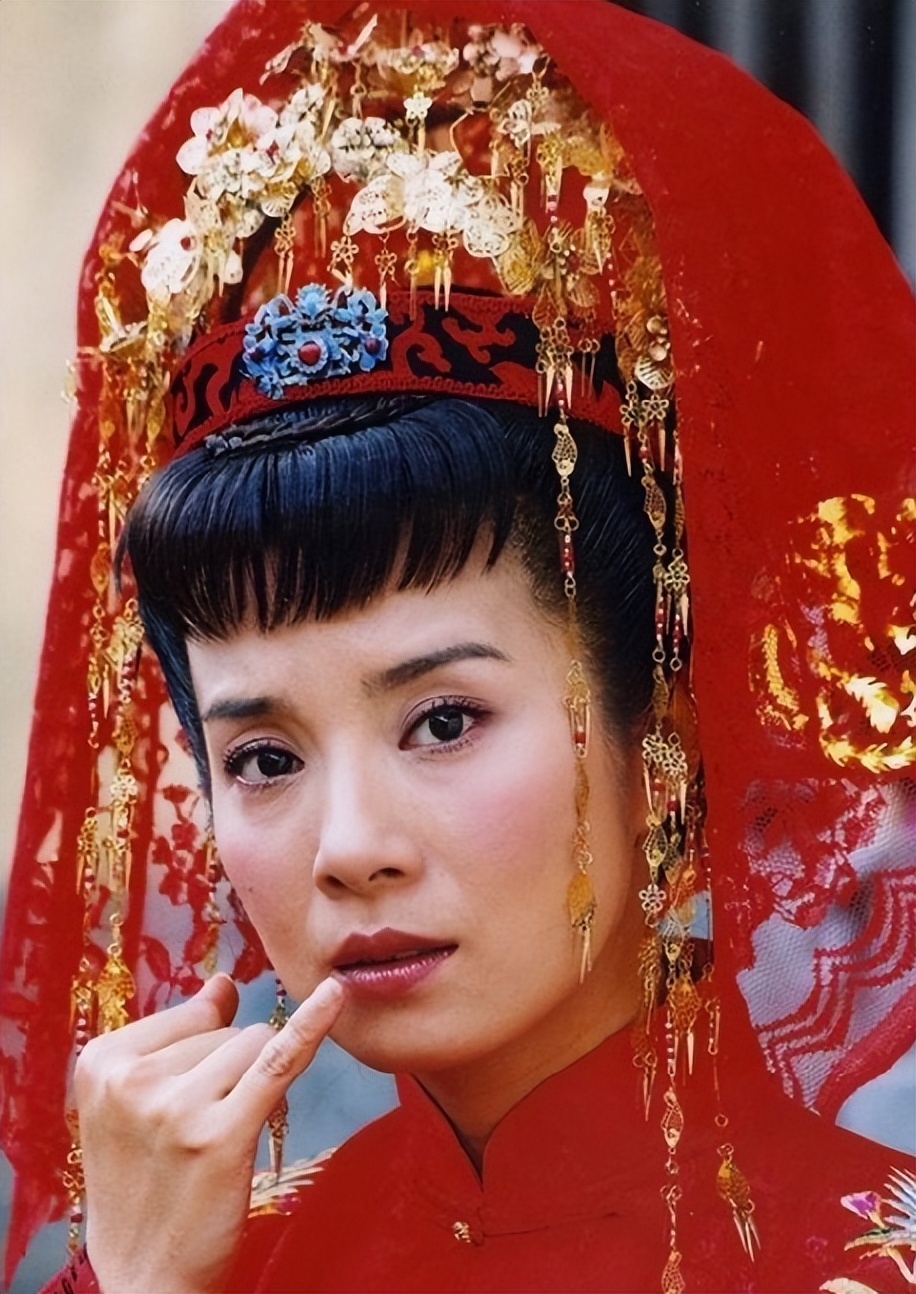 "哑巴新娘"岳翎,靠惨角一夜爆红,当红时消失,7年后重回巅峰