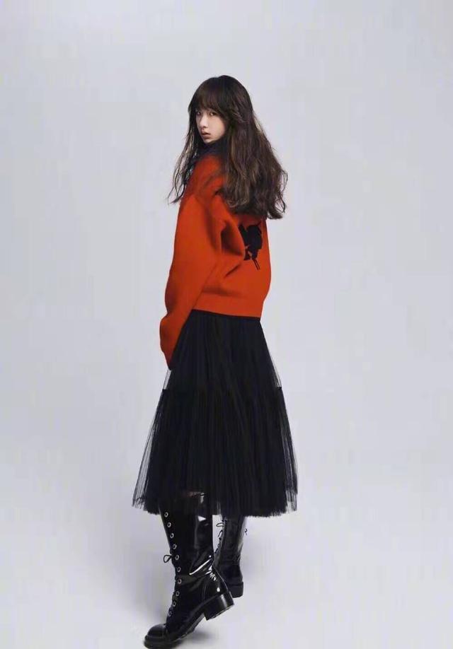 小s偏心表白二女儿！最新画作曝光太厉害，终于艳压俩姐妹成焦点