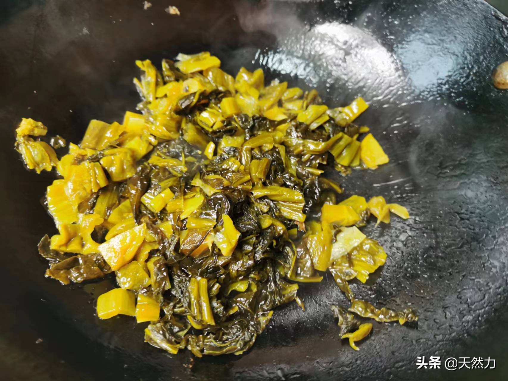 酸菜鱼的正宗做法，鱼肉滑嫩没腥味，酸菜爽口，酸辣麻香真过瘾