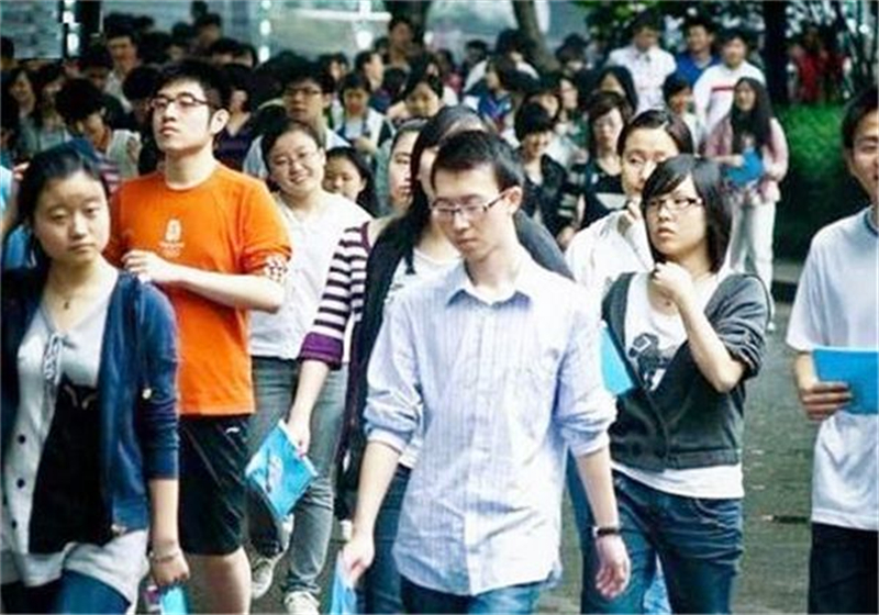 2009年，高考状元何川洋659分考上北大，却被拒录，为何