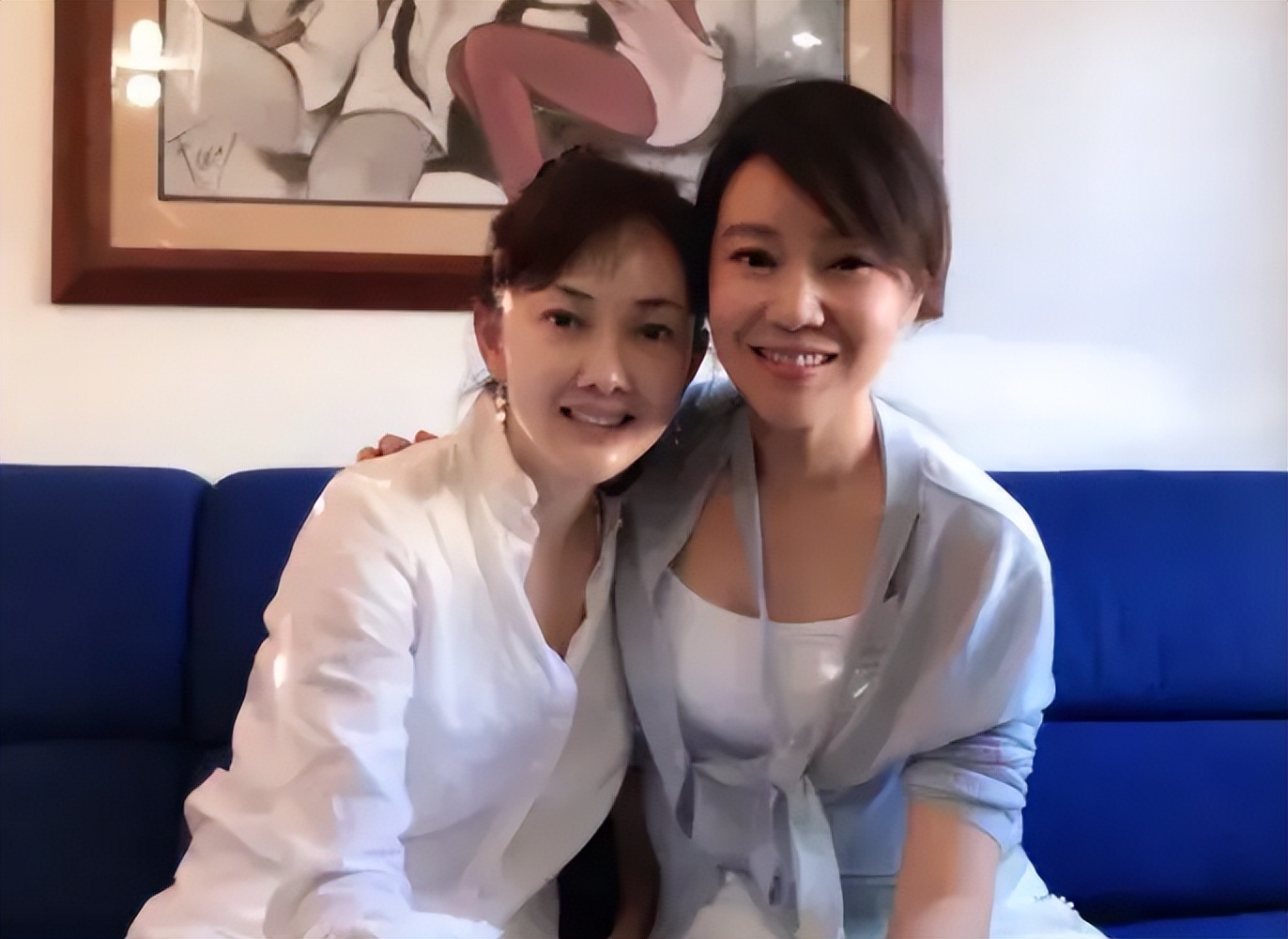 脸部肿成“馒头”，笑起来秒变“僵尸”，这些明星的脸到底咋了？