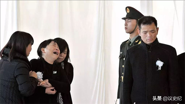 她是中国首个战机女飞行员，年仅30岁逝世，父母：交给党不后悔