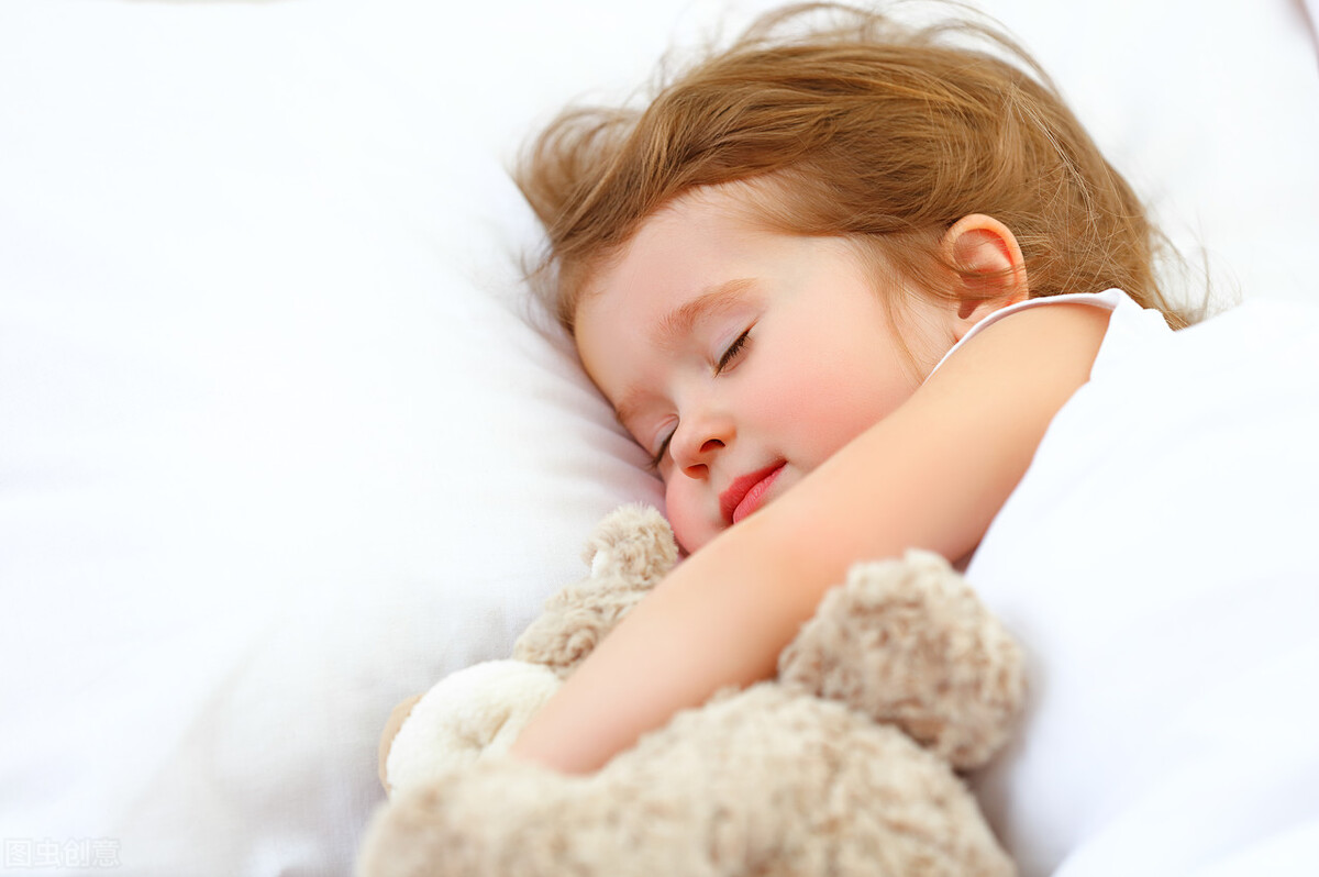 哄睡是一件“慢事”，这样做，能让宝宝快速入睡