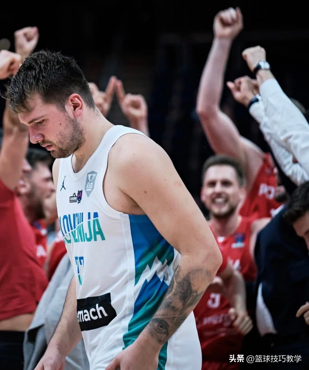 波兰爆冷战胜东契奇率领的斯洛文尼亚男篮，51年首次进欧锦赛四强
