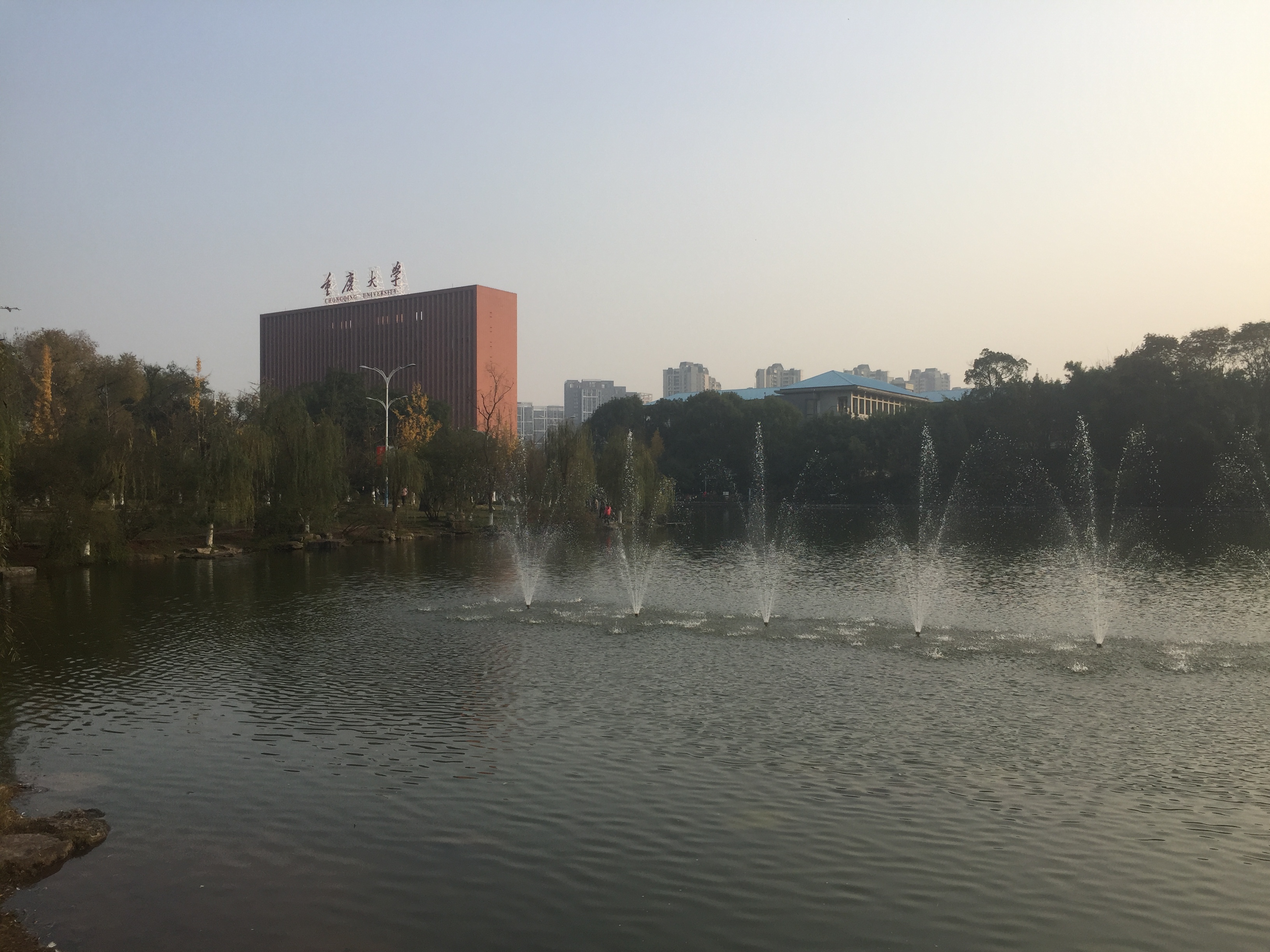重庆大学2022研考自划线公布，总体和去年持平，三个专业上涨20分
