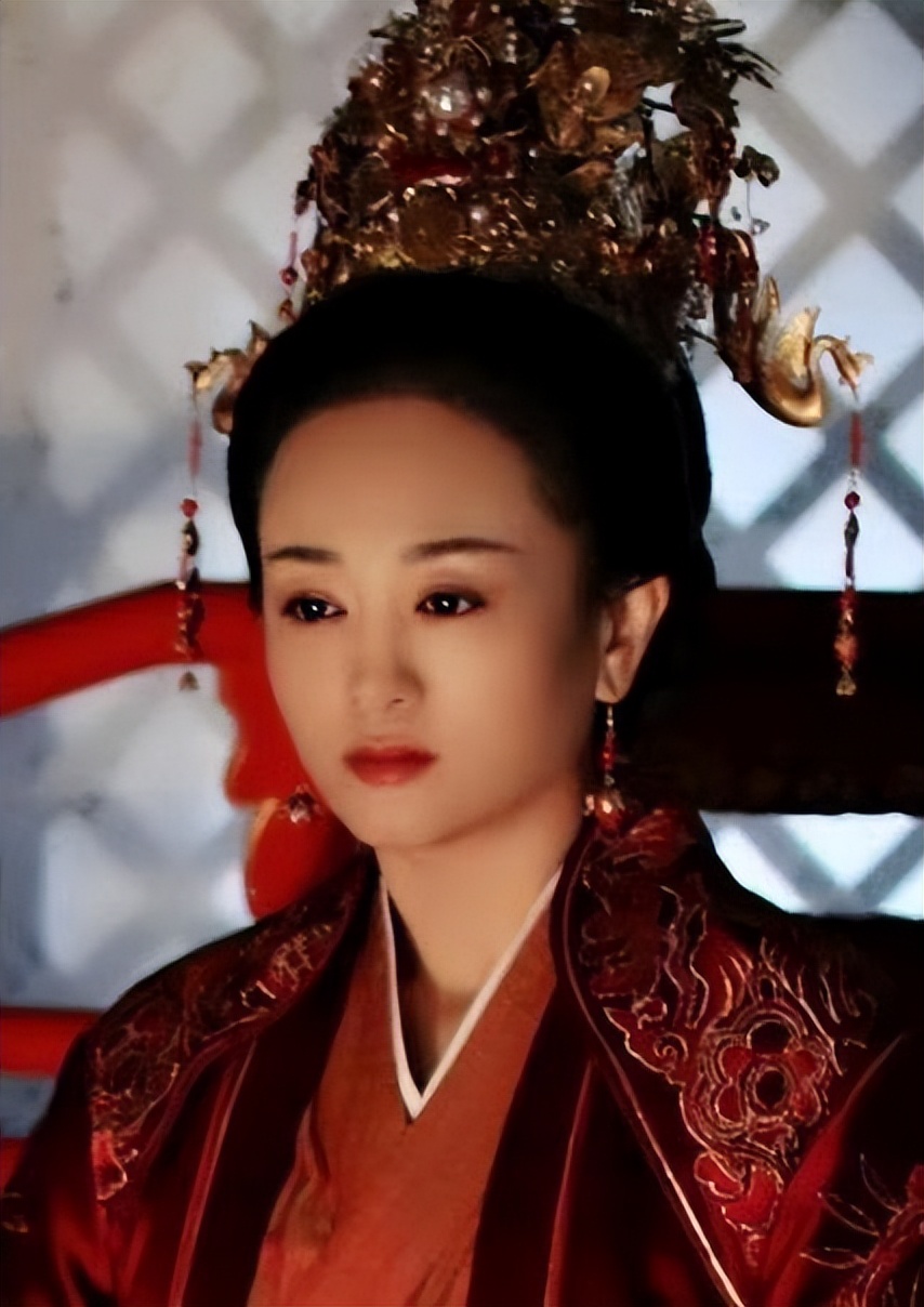 “尖嘴猴腮”别硬演公主，这8位女星告诉你，什么才叫金枝玉叶