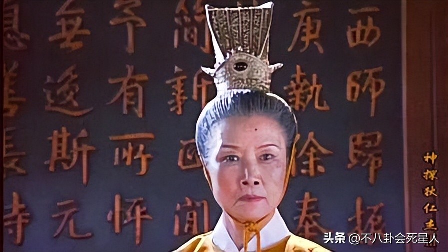 同是50+女星走红毯，内地女星和港台女星的造型，差距真是太远了