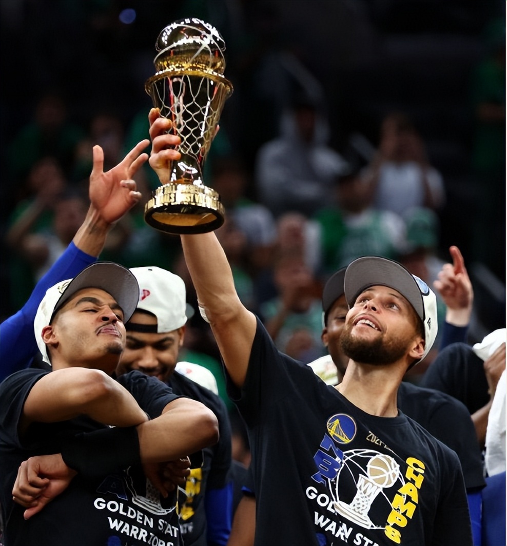 2020年nba总决赛颁奖仪式(拉塞尔给6人颁发11个fmvp奖杯,都是谁?