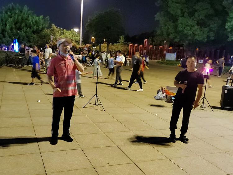 赞！钢城区街头艺人展演亮相大汶河广场！