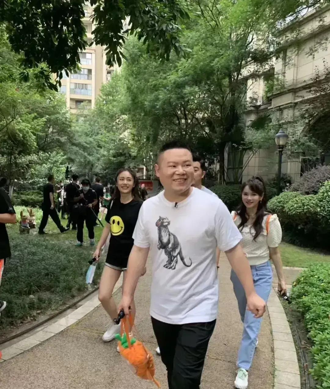 在香港回归暨七一党的生日盘点和祝福一下结发成钻的结发夫妻
