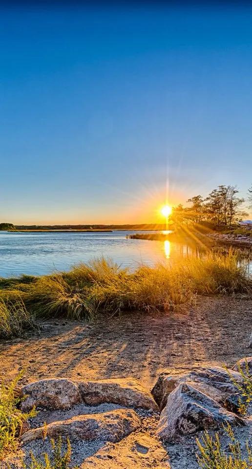 唯美晨光壁纸:清晨的第一缕阳光,迎来新的一天