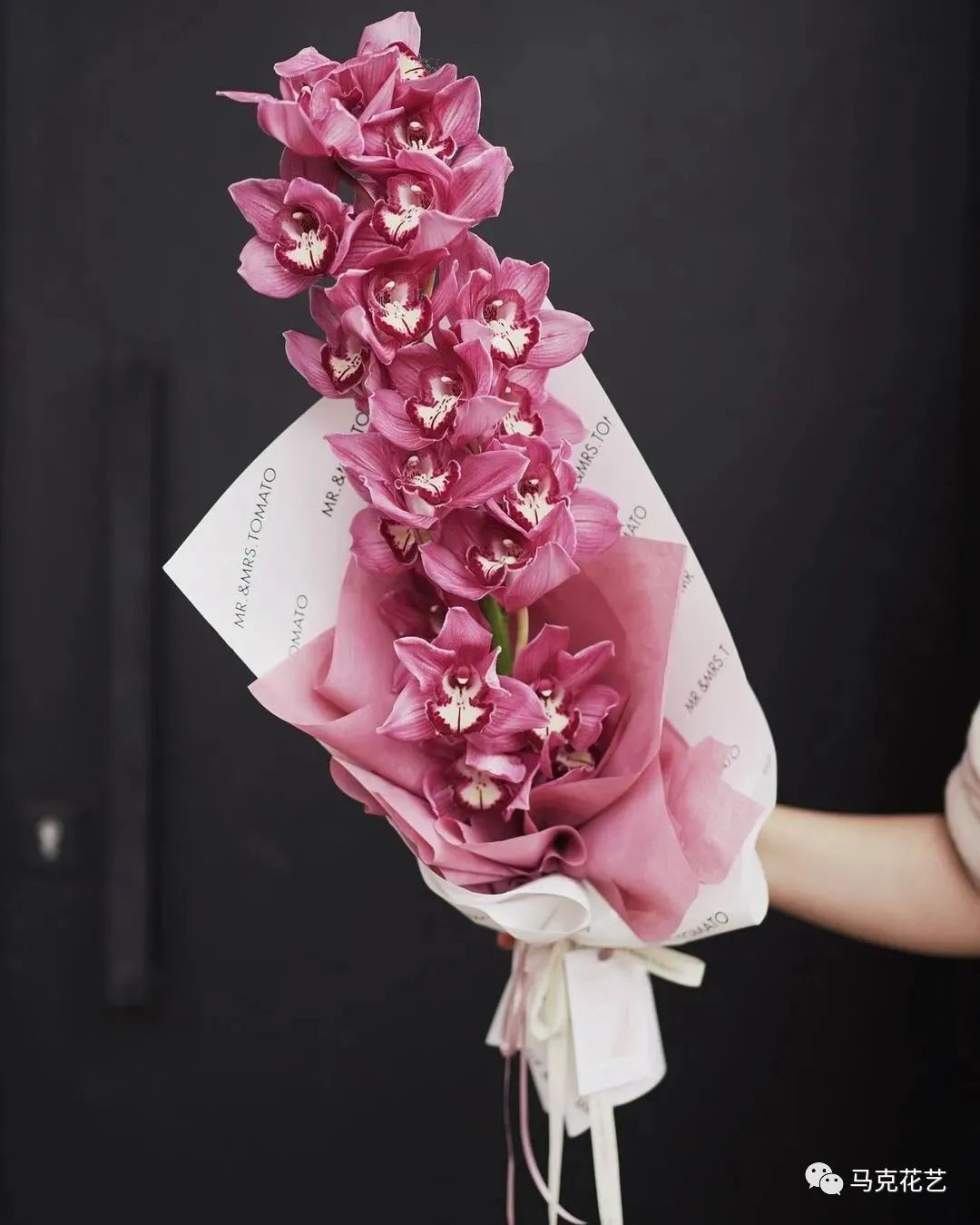 结婚纪念日送什么花？可选择百合花、并蒂莲和红掌-第85张图片