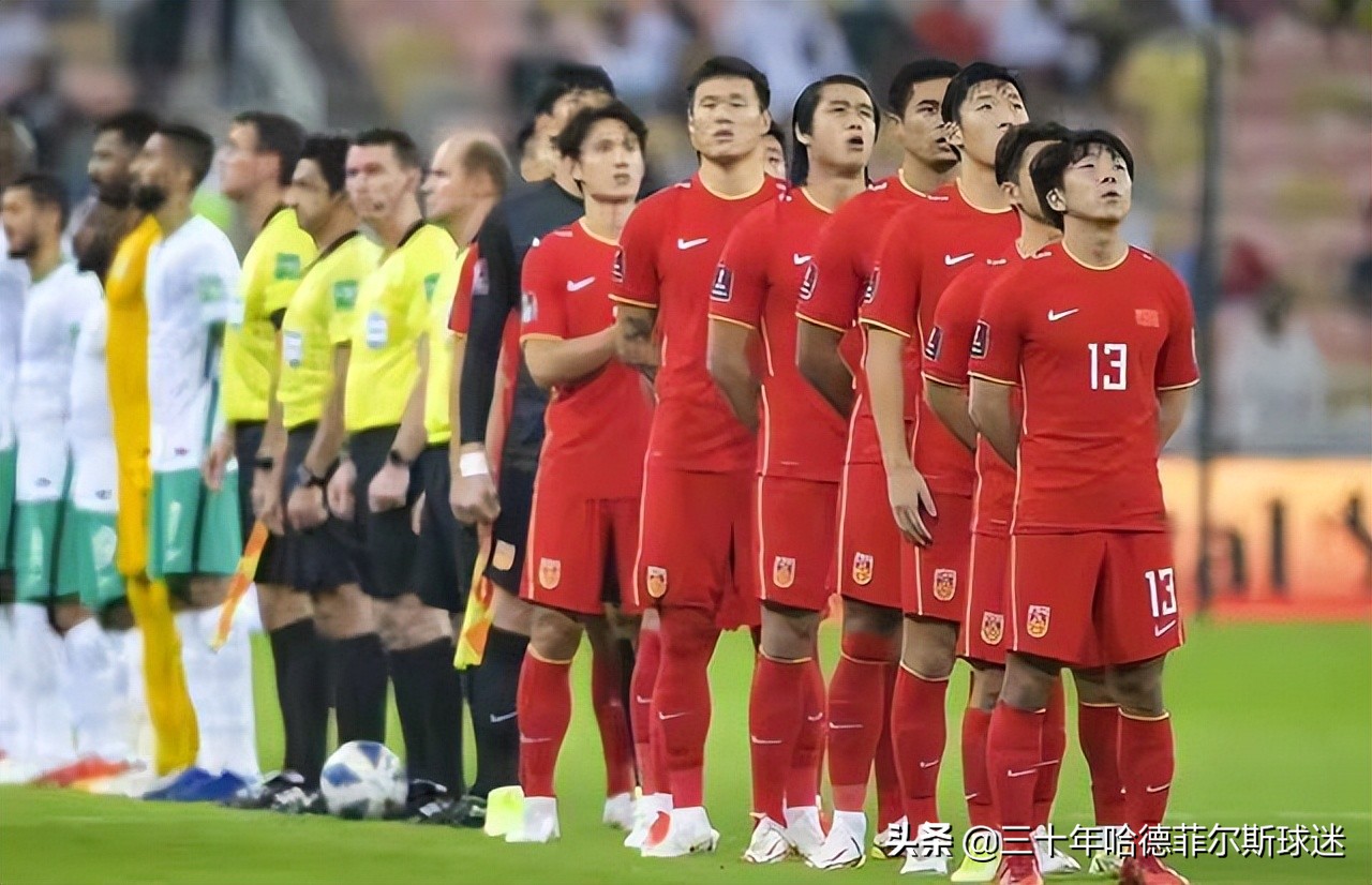 18年国足差一点进世界杯(世预赛，国足为何1-1战平沙特？球迷给出答案，且大局已定)