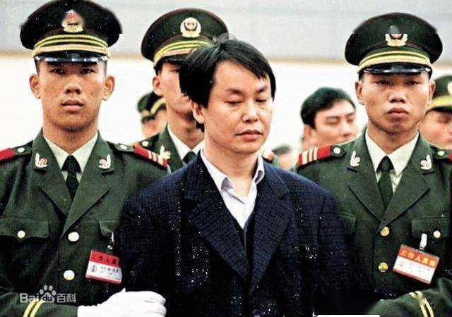 勒索李嘉诚10.38亿，横行香港8年的张子强，被枪毙后留下3大疑团