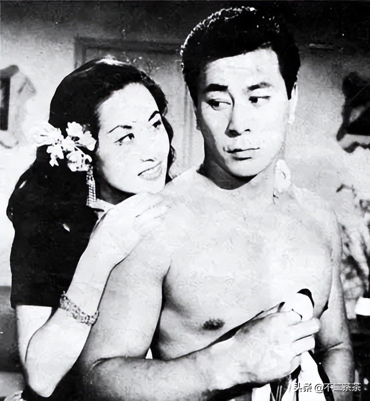 她是当时上海滩五大歌后之一，老年时感叹：婚姻几乎毁了我