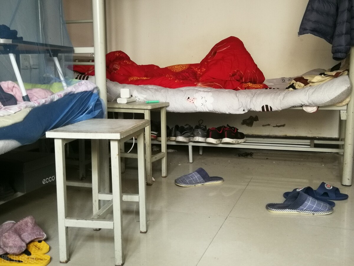 打工往事:住工厂宿舍,我看到了那些赌徒的百态人生