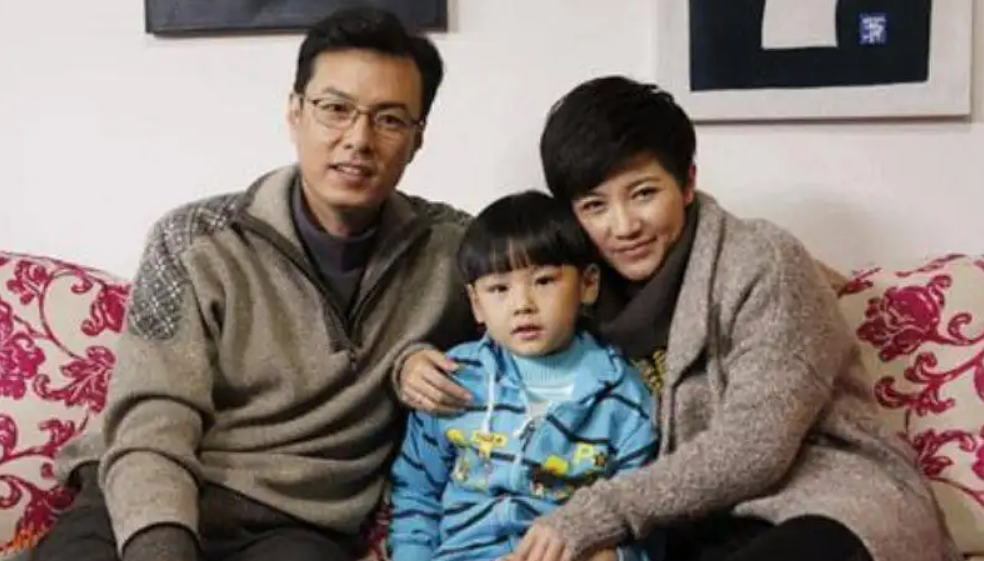 朱铁:与圈外妻子结婚12年生一双儿女,用孝心托起晚年患癌的母亲