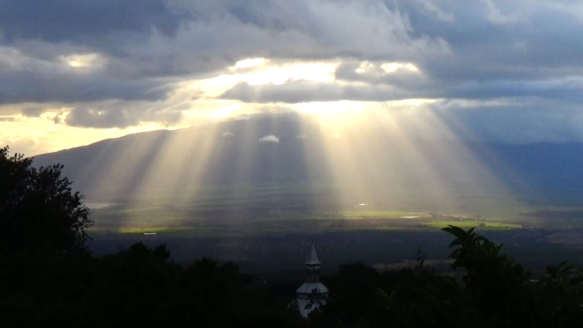 丁达尔效应是什么现象 丁达尔效应是啥意思-千百号