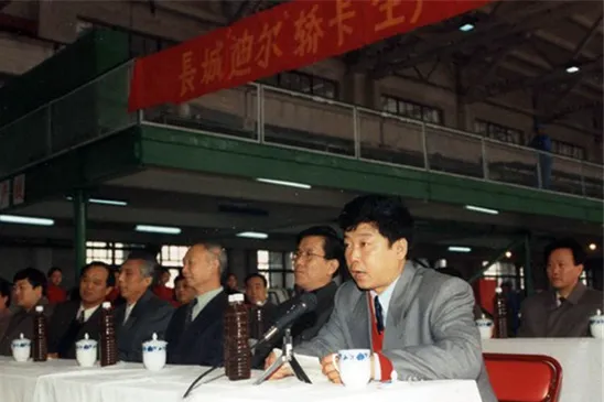 中国皮卡发展史：既能载人又能拉货，为什么在国内不受欢迎？