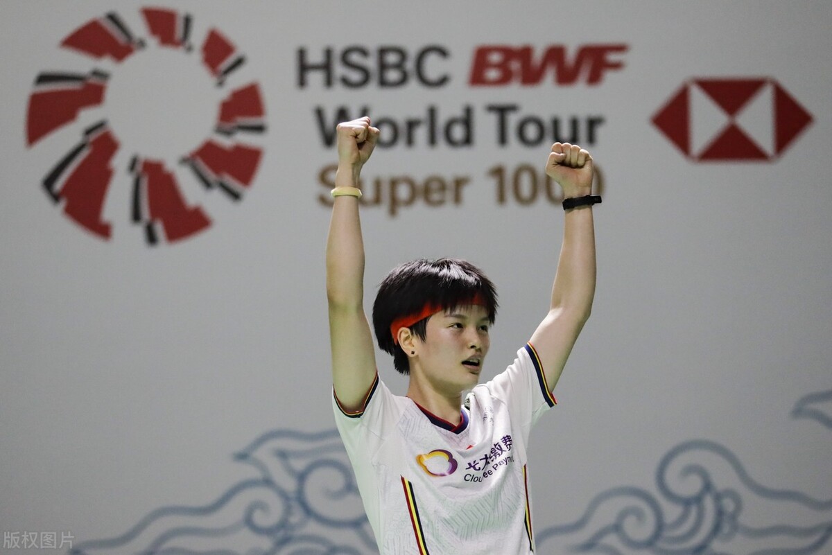 印尼赛王祉怡完全限制何冰娇，2比0获胜率先闯入决赛