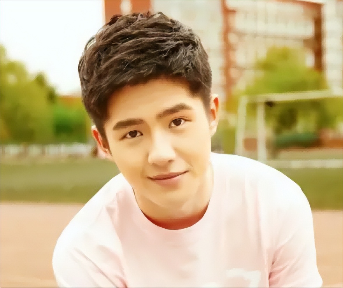 明明有1米8的大高个，但看起来很“矮”的12位男星，个个让人意外