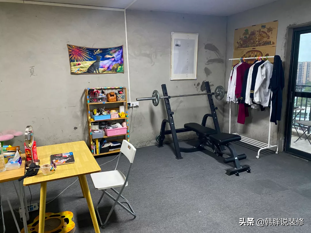 95后小夫妻，为了省钱直接住毛坯房，“家徒四壁”反而更温馨舒适