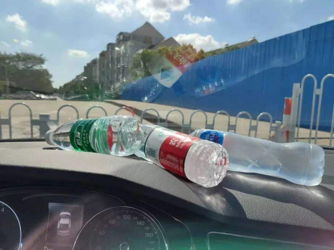 在车内暴晒过的“瓶装水”会致癌吗？央视实验告诉你答案