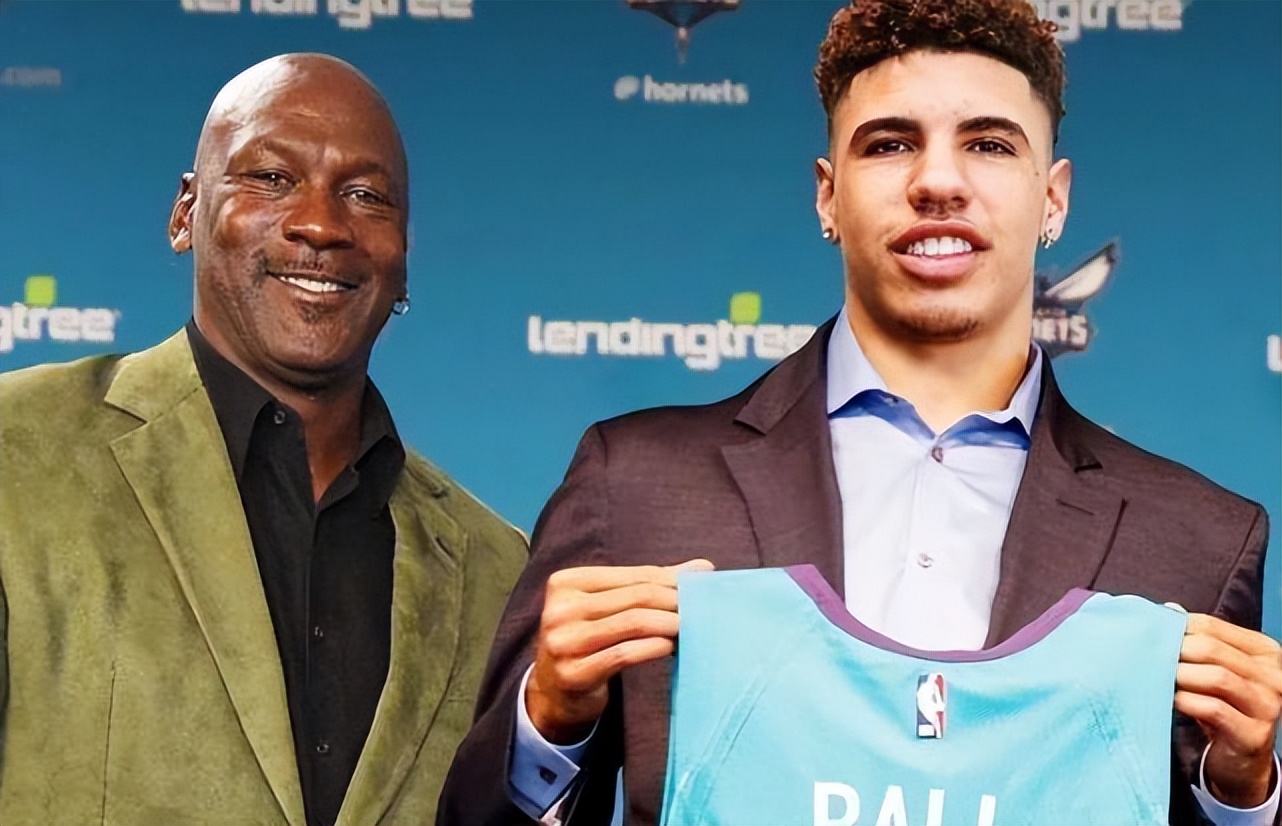 nba黃蜂為什么改名字了（13年的時間，喬丹對于這支黃蜂隊真的只有名字上的變更？）