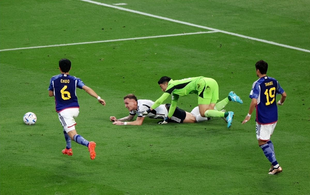 瓜帅遇最大难题（五换到位日本队逆转！弗里克的无锋阵：遇到瓜帅都解不开的难题）