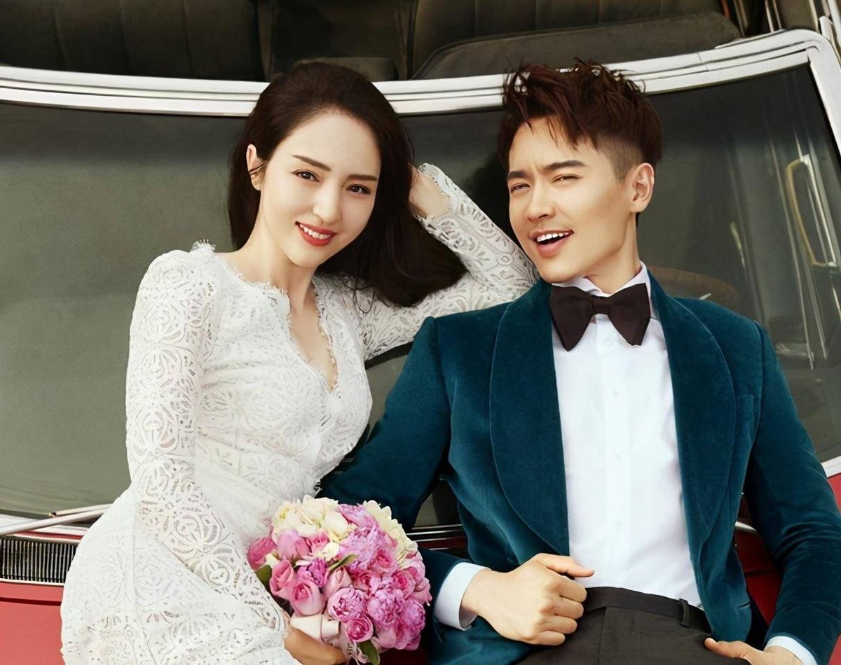 高启盛爆火与董璇分手?相差11岁曾当众搂腰亲吻,现8个月未同框