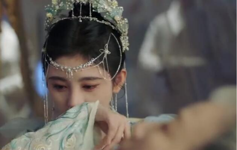 打戏无力、假吃、用十个替身，比起老戏骨，这些流量演员太拉跨了