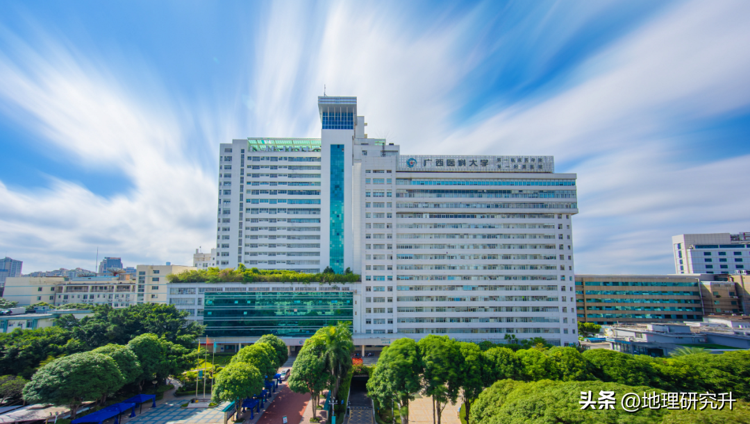 广西医科大学第一附属医院 广西医科大学第一附属医院是公立-始兴思宇