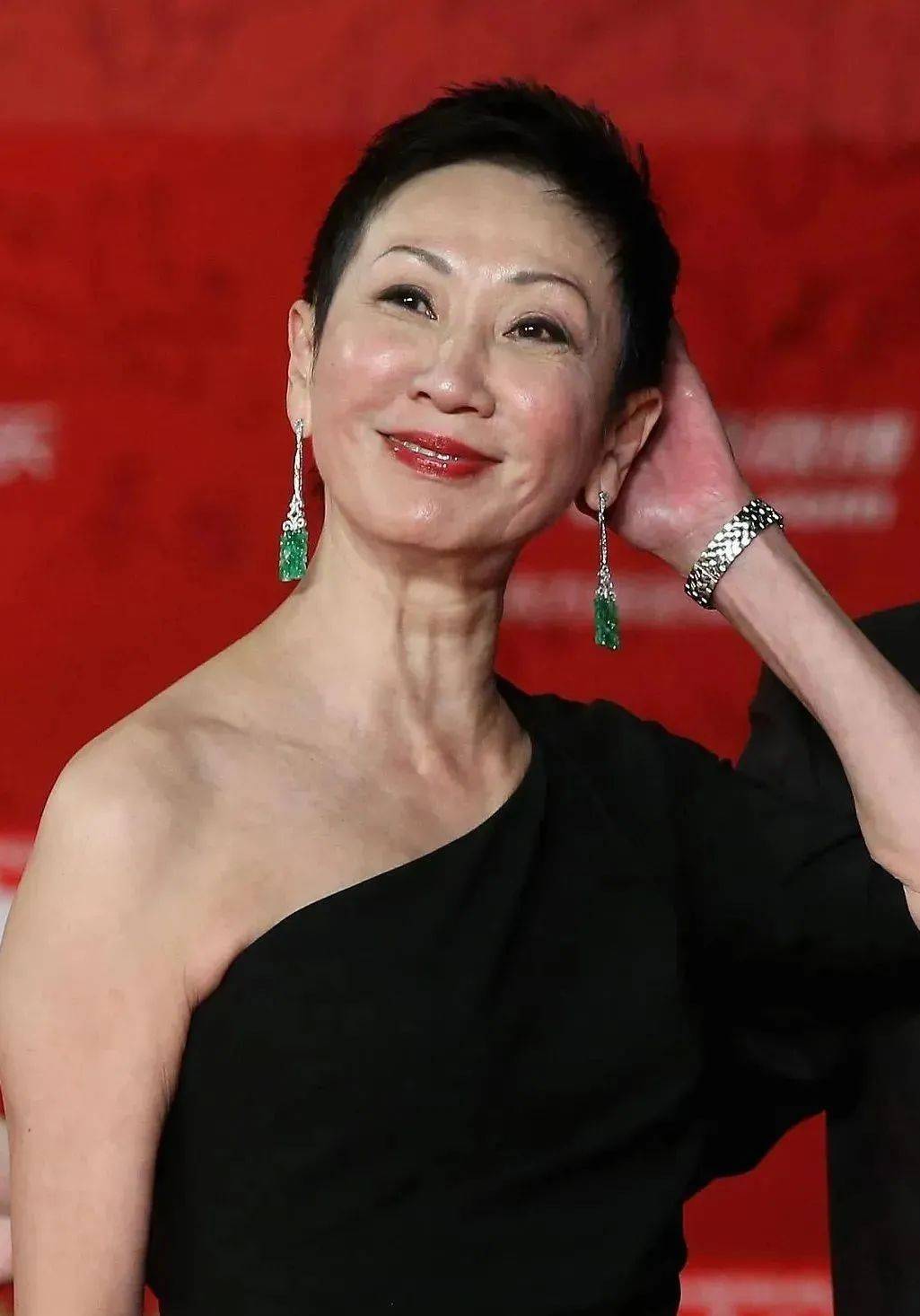 徐克70岁女友怀孕,前妻施南生60岁丁克离婚,她的爱情真悲剧