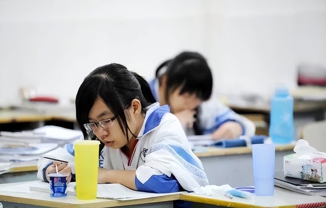 铁饭碗迎“好消息”，教师或要迎接周中假，上下班时间也有变化